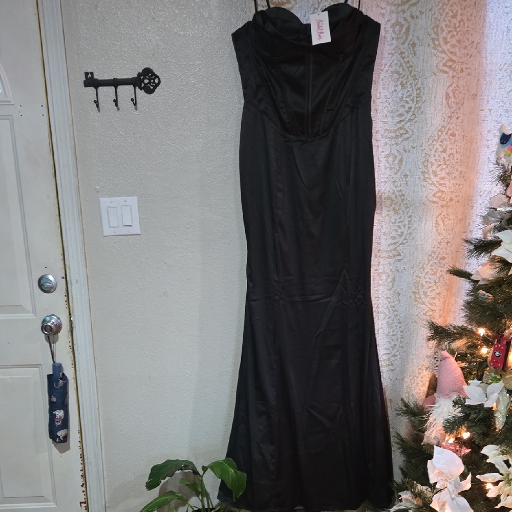 Sophisticated Black Evening Dress